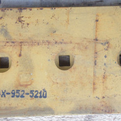 Нож отвала боковой KOMATSU D65EX-16 14X-952-5210 Нож отвала боковой KOMATSU D65EX-16 14X-952-5210